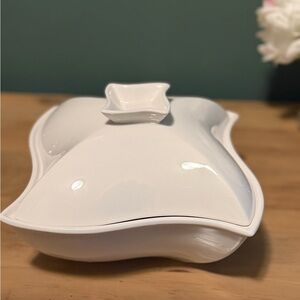 Godinger Siena Covered Porcelain Baker | 1 Qt Casserole Dish | White | With Lid
